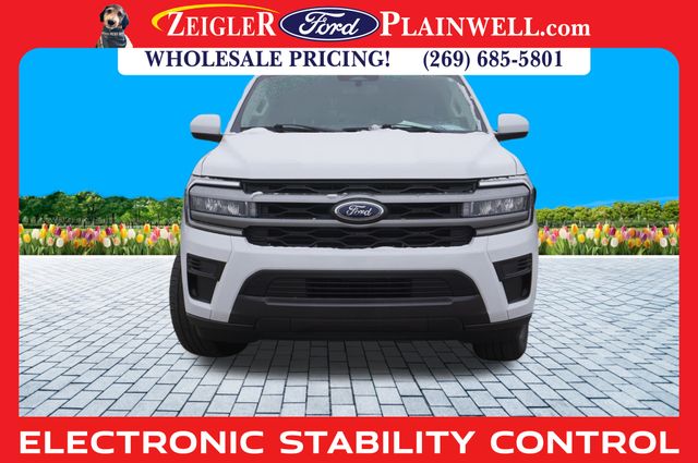 2024 Ford Expedition XLT Image 2 of 32