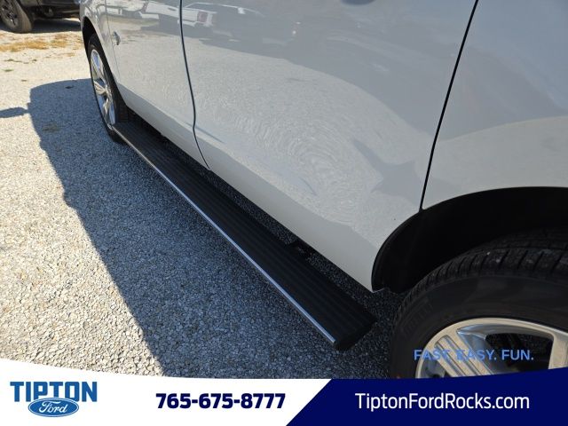 Vehicle image 44 of 47