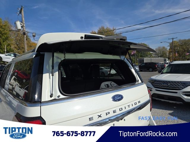 Vehicle image 33 of 47