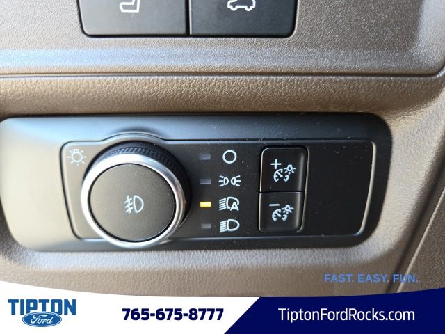 Vehicle image 41 of 47