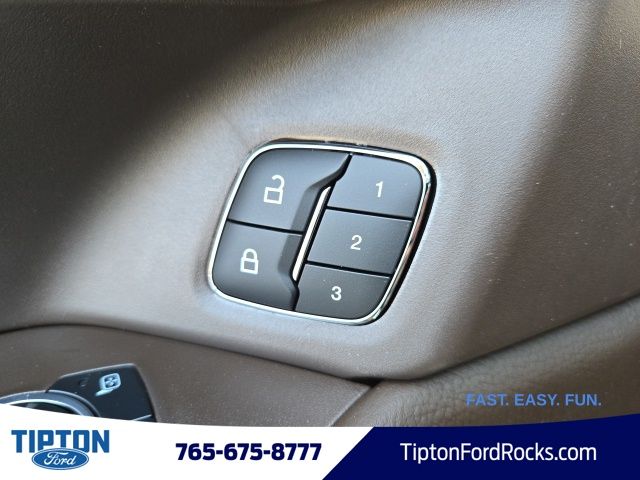Vehicle image 32 of 47