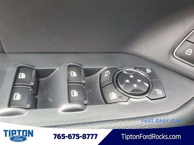 Vehicle image 39 of 42