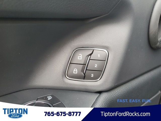 Vehicle image 38 of 42
