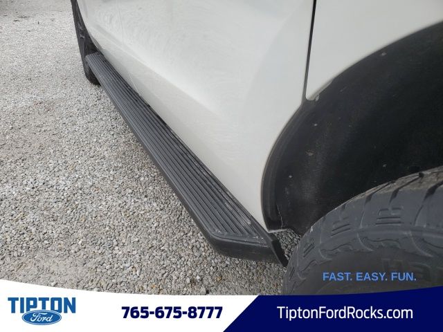 Vehicle image 40 of 42