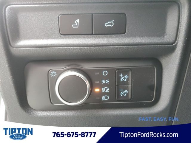 Vehicle image 34 of 42