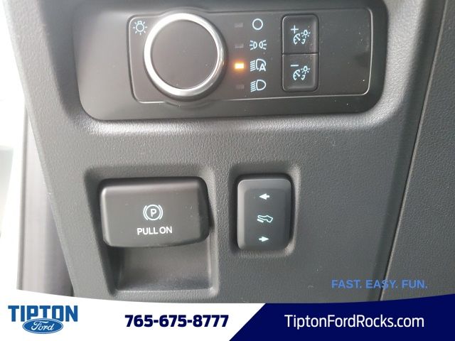 Vehicle image 35 of 42