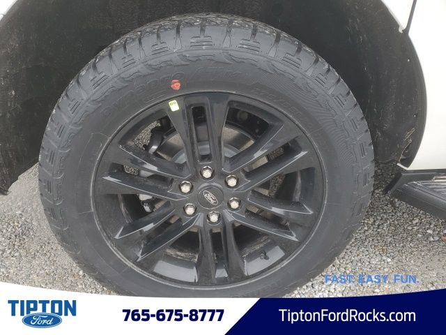 Vehicle image 8 of 42