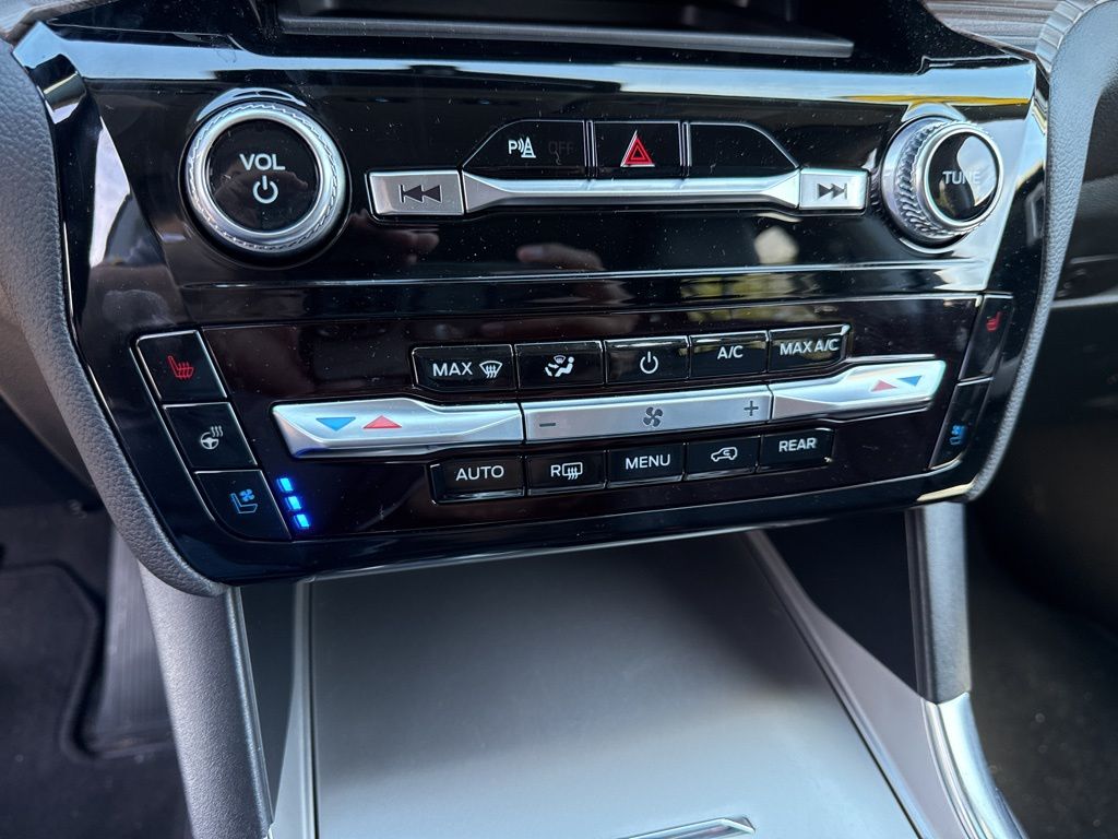 Vehicle image 41 of 49