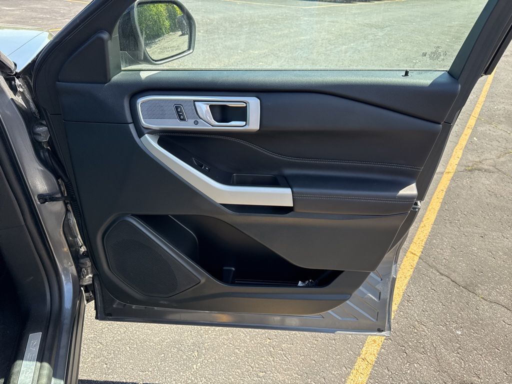 Vehicle image 42 of 49