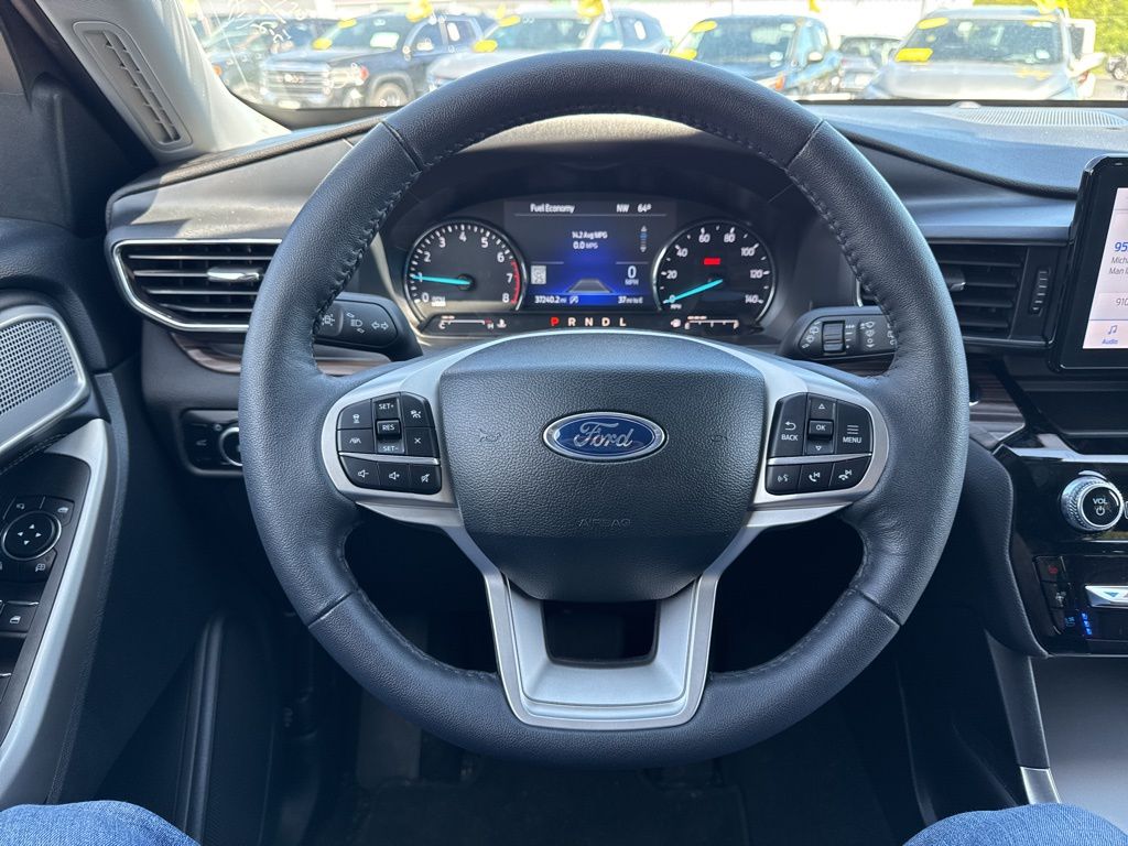 Vehicle image 46 of 49