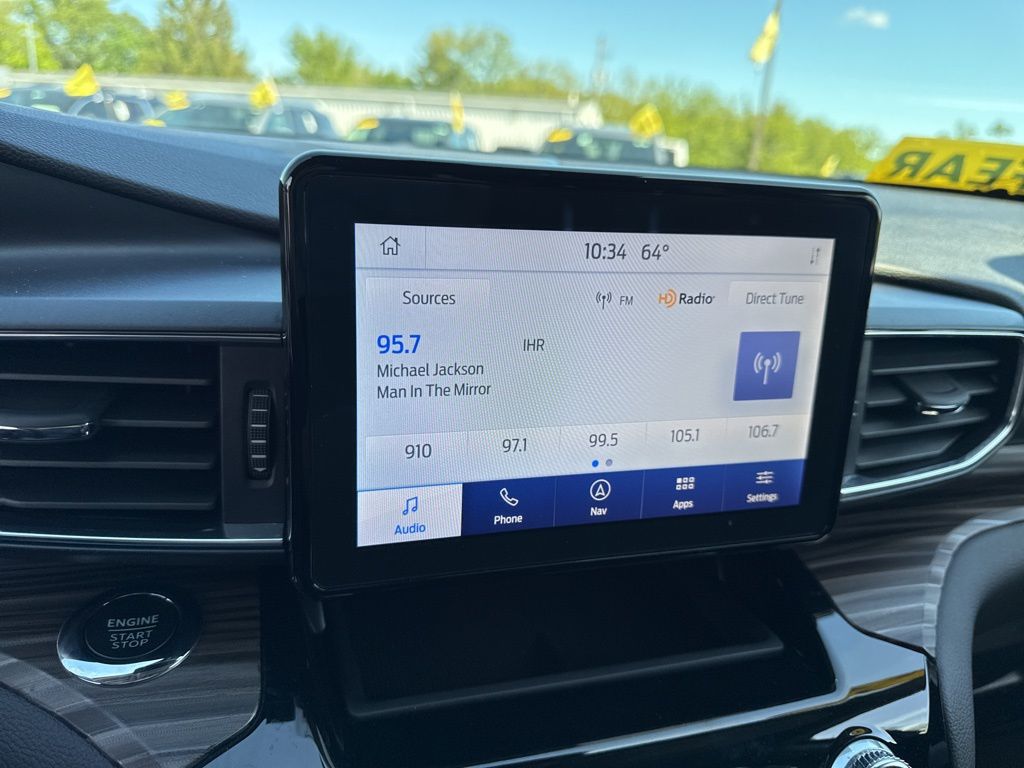 Vehicle image 28 of 49