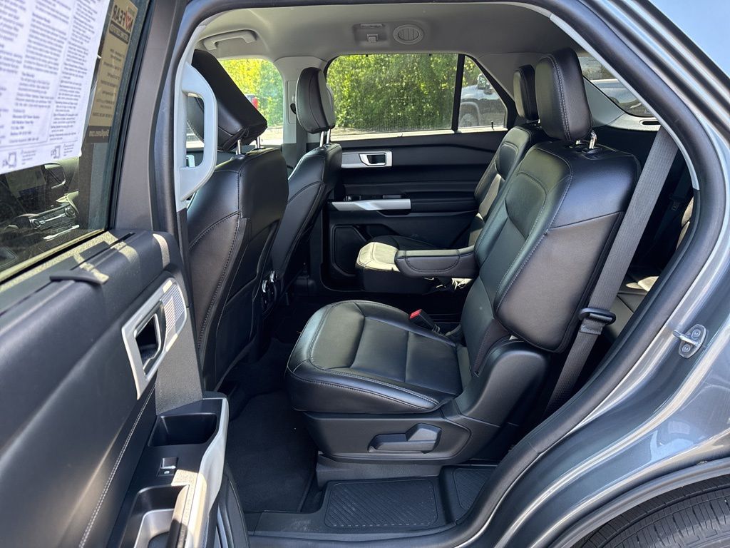 Vehicle image 17 of 49