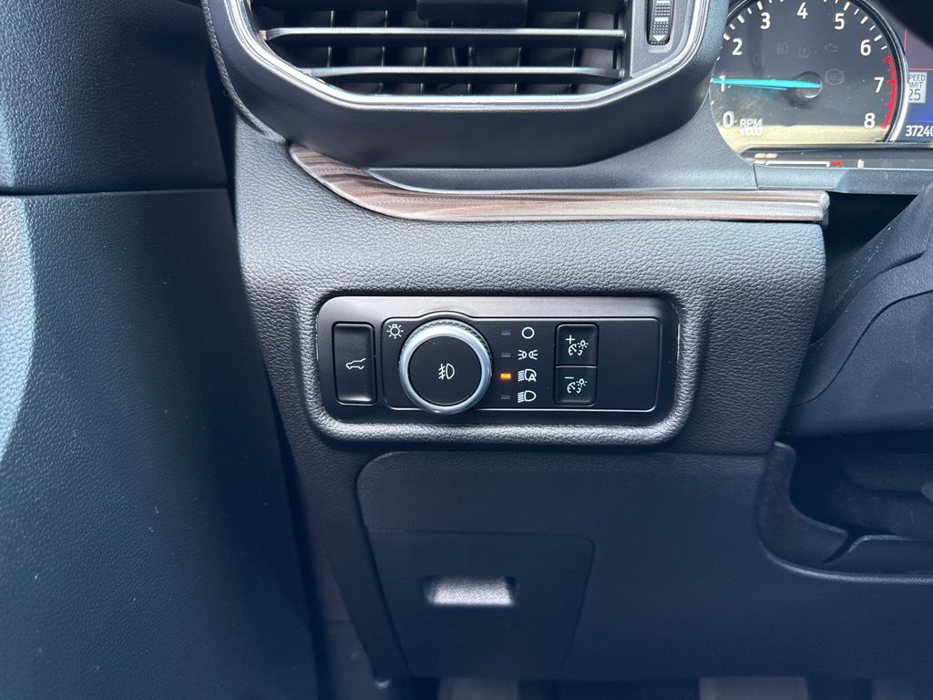 Vehicle image 43 of 49