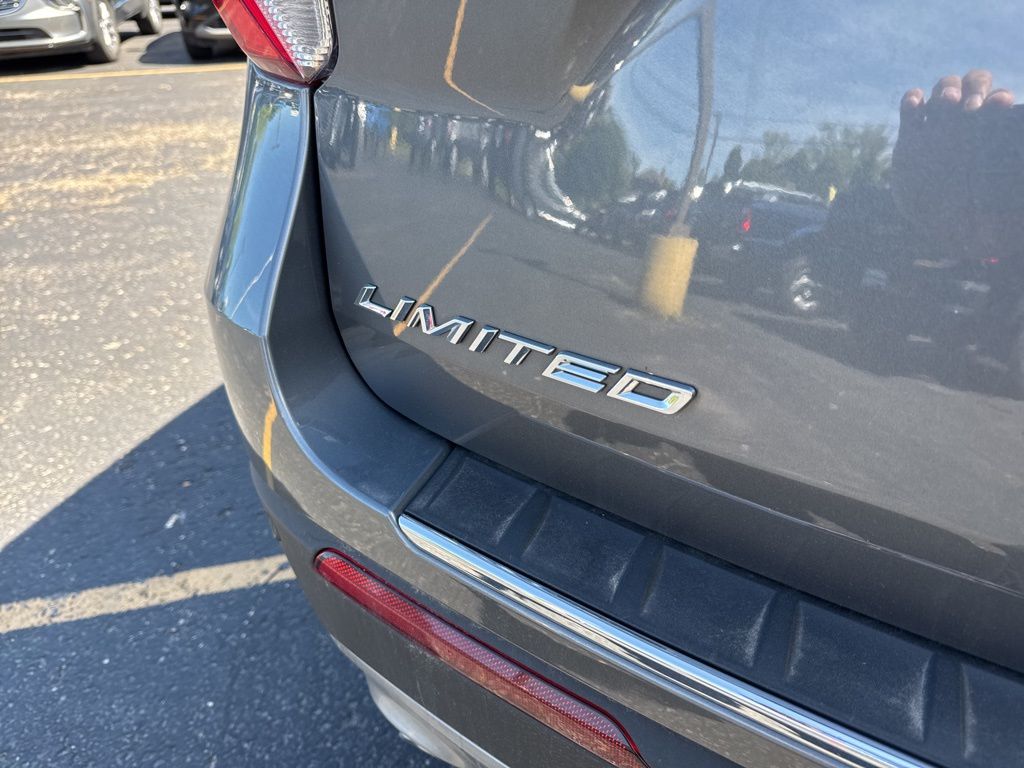 Vehicle image 12 of 49