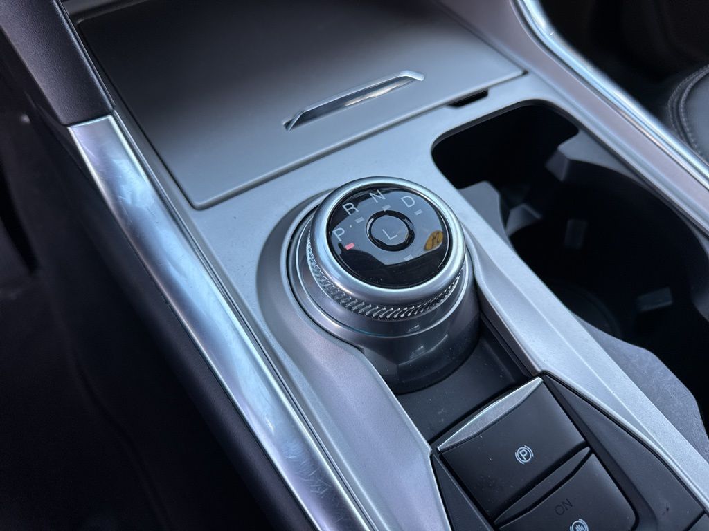 Vehicle image 31 of 49