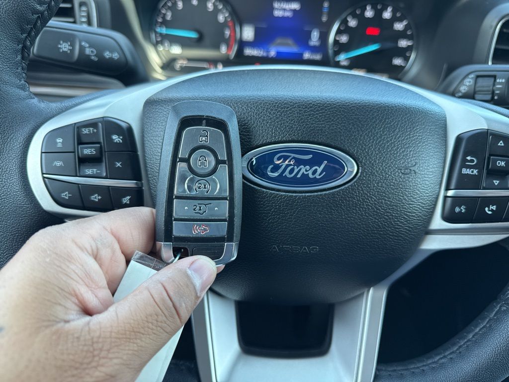 Vehicle image 40 of 49