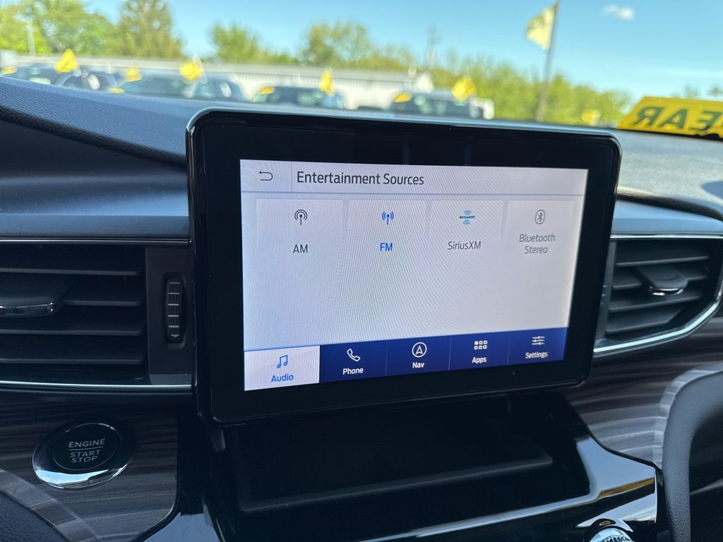 Vehicle image 25 of 49