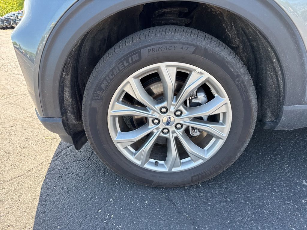 Vehicle image 10 of 49