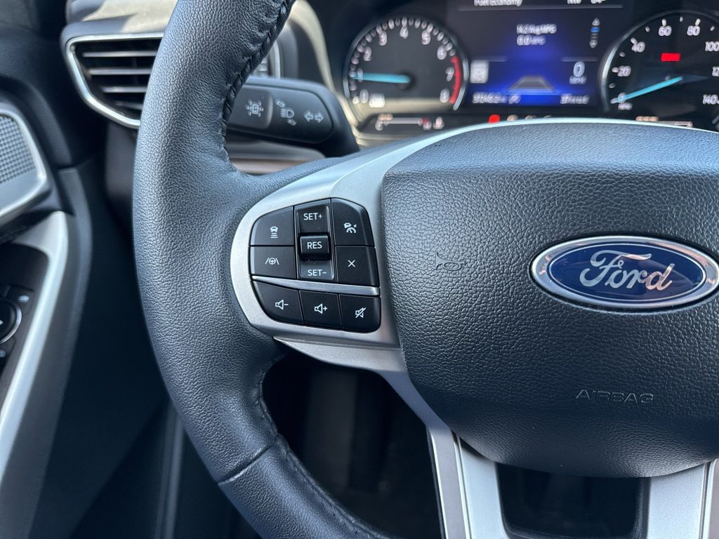Vehicle image 21 of 49