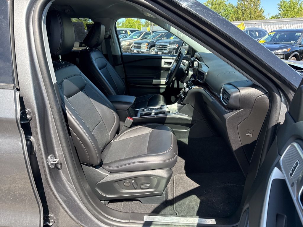Vehicle image 14 of 49