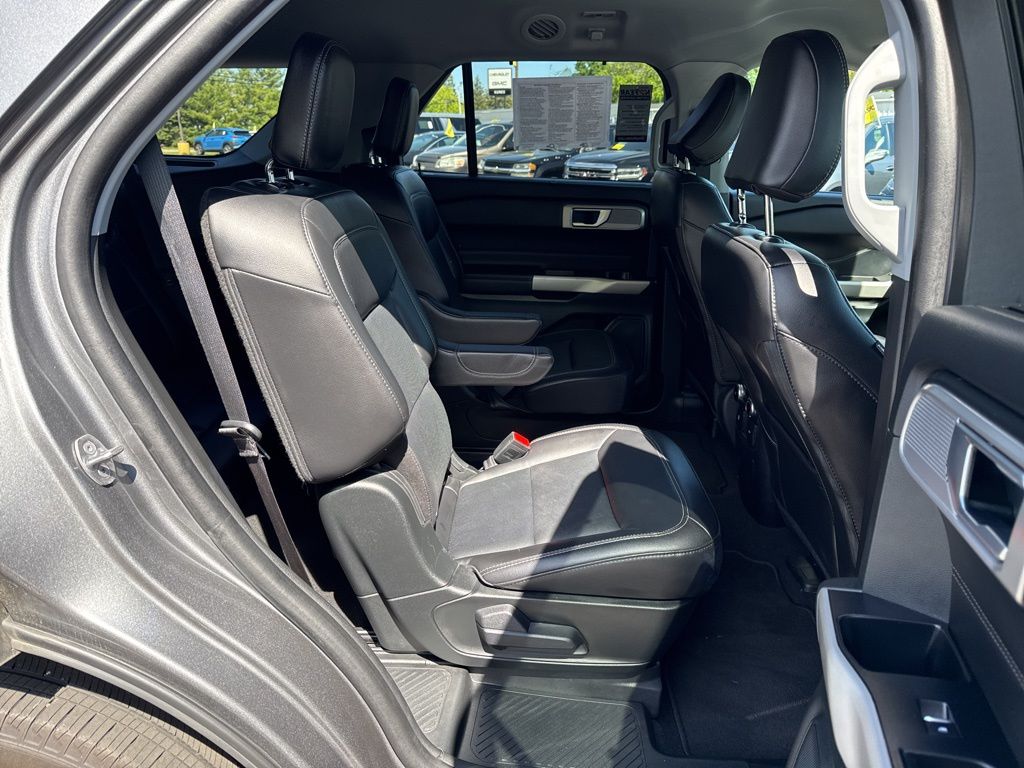 Vehicle image 15 of 49