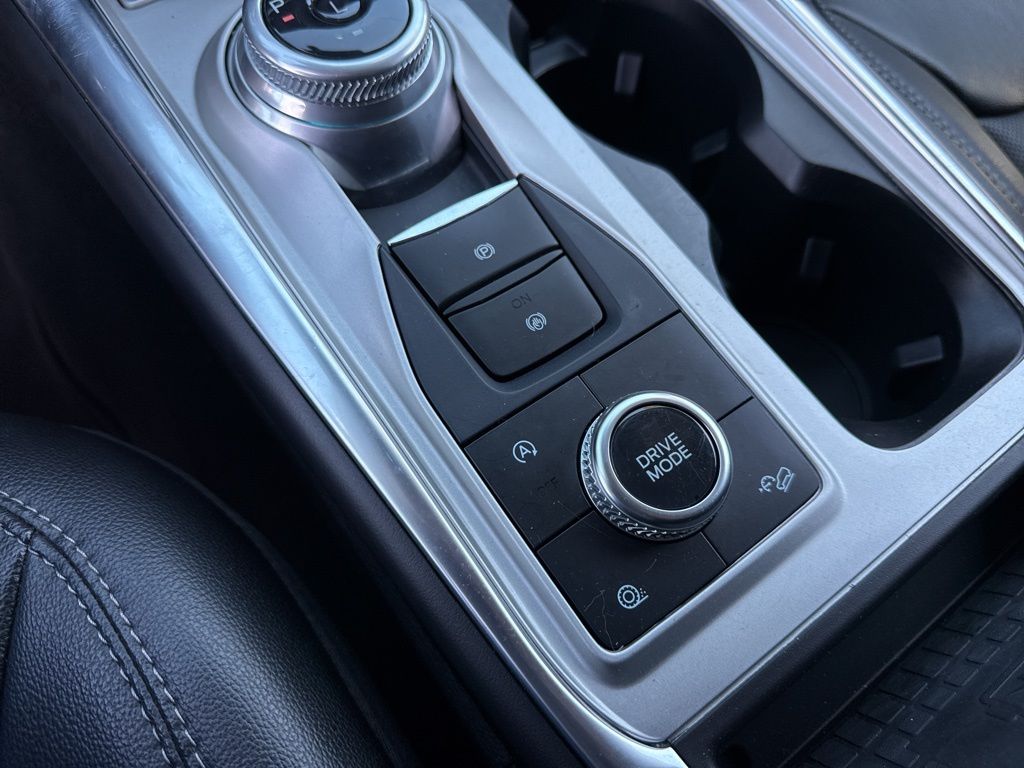 Vehicle image 32 of 49