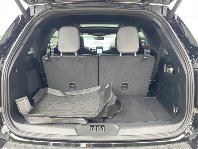 Vehicle image 11 of 21