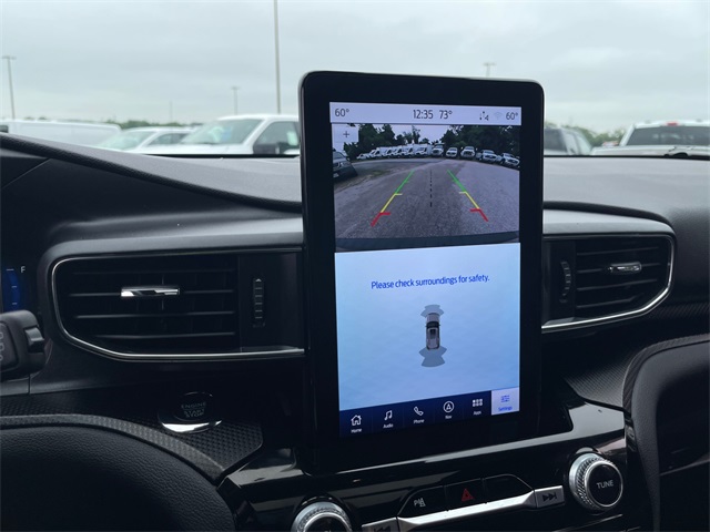 Vehicle image 19 of 21