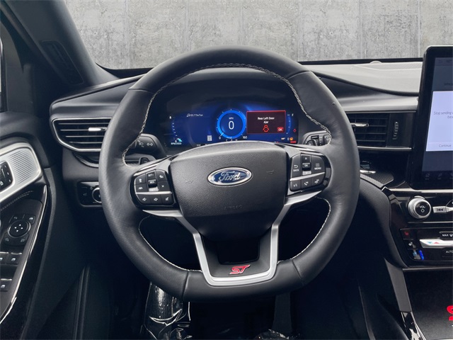 Vehicle image 17 of 21
