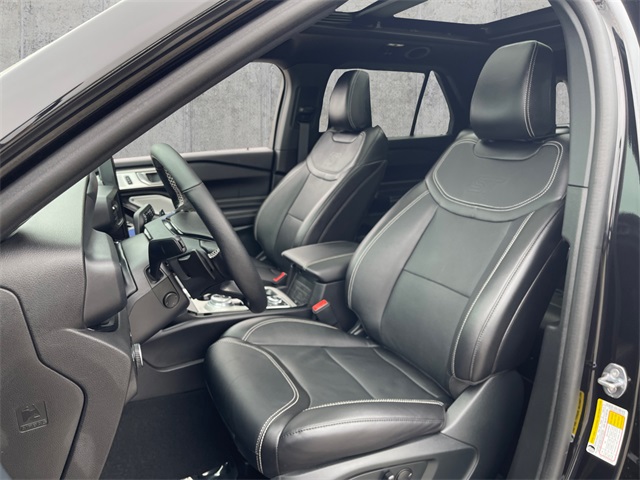 Vehicle image 14 of 21