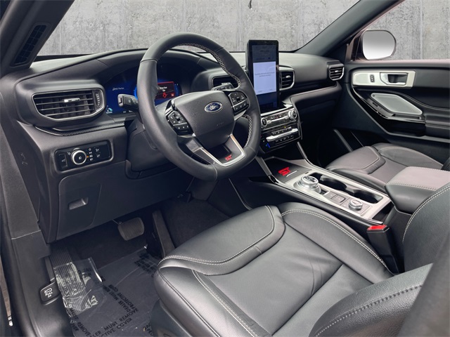 Vehicle image 15 of 21