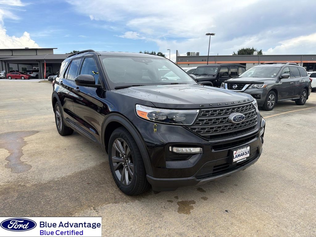 2024 Ford Explorer XLT Image 3 of 27