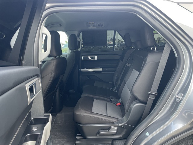 Vehicle image 17 of 22