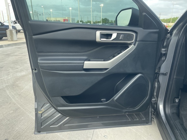 Vehicle image 14 of 22