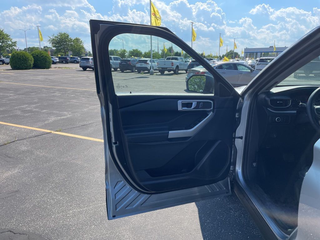 Vehicle image 15 of 26