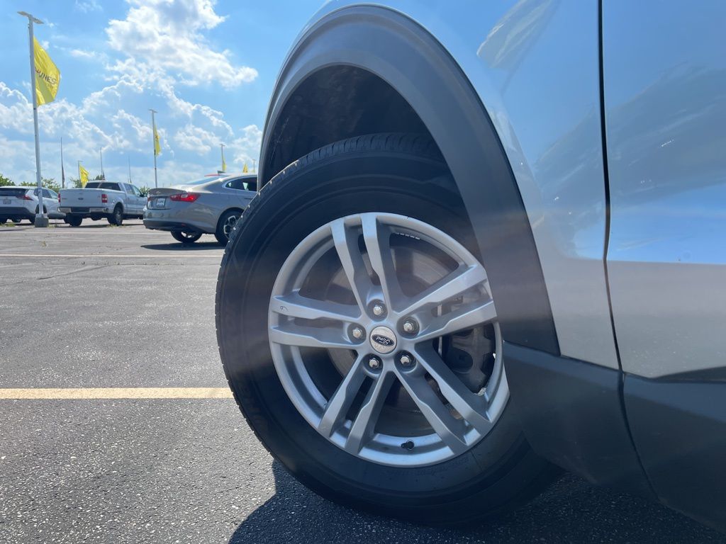 Vehicle image 10 of 26