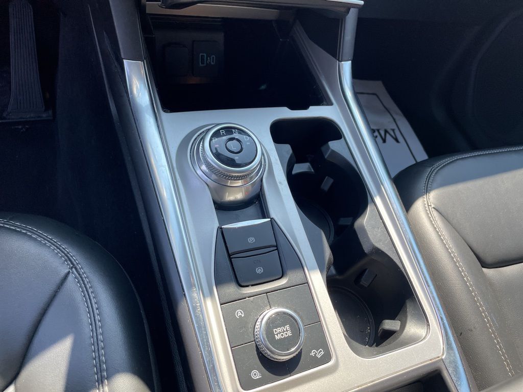 Vehicle image 18 of 26