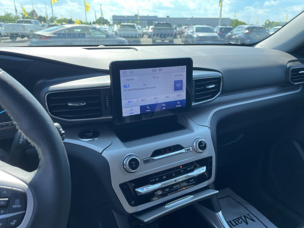 Vehicle image 17 of 26
