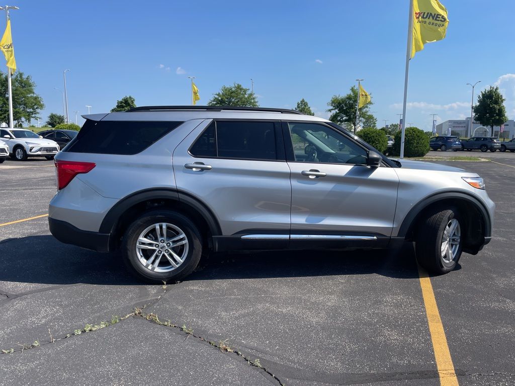 Vehicle image 4 of 26