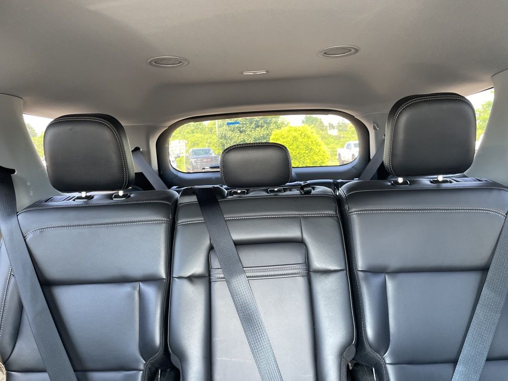 Vehicle image 14 of 26