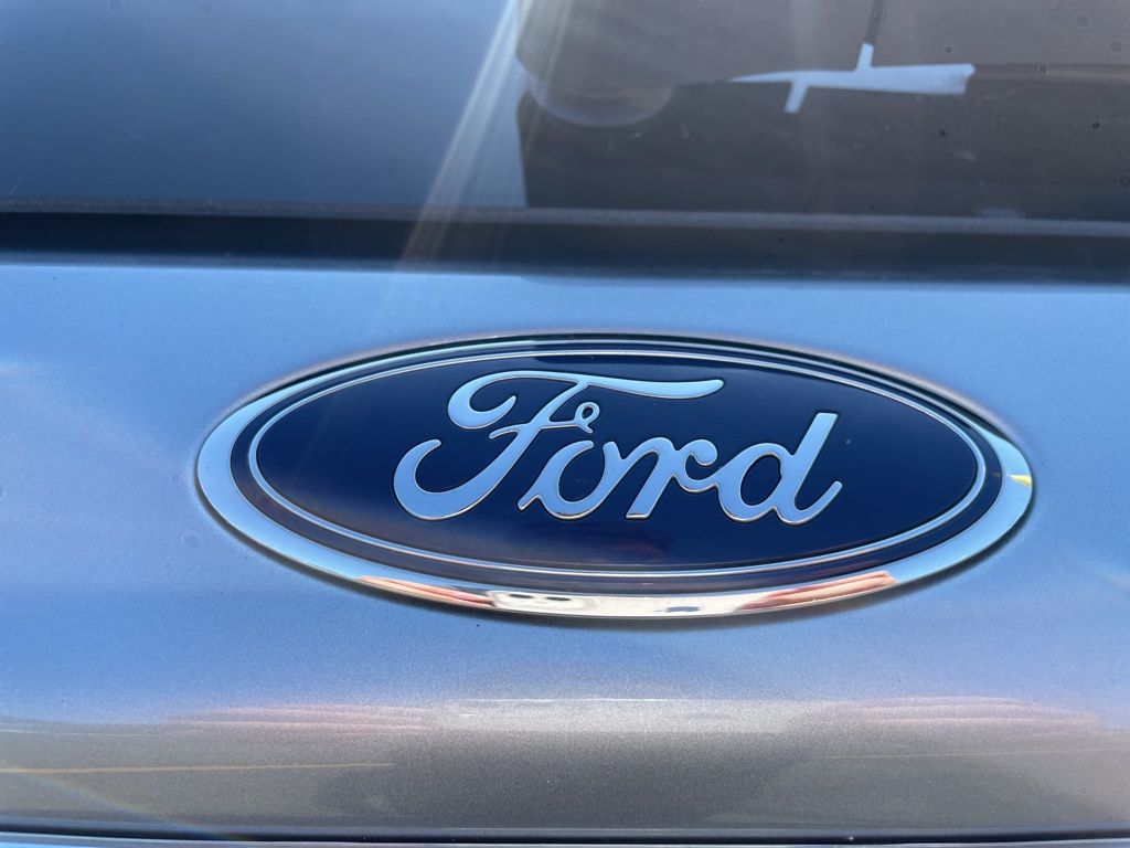Vehicle image 16 of 26