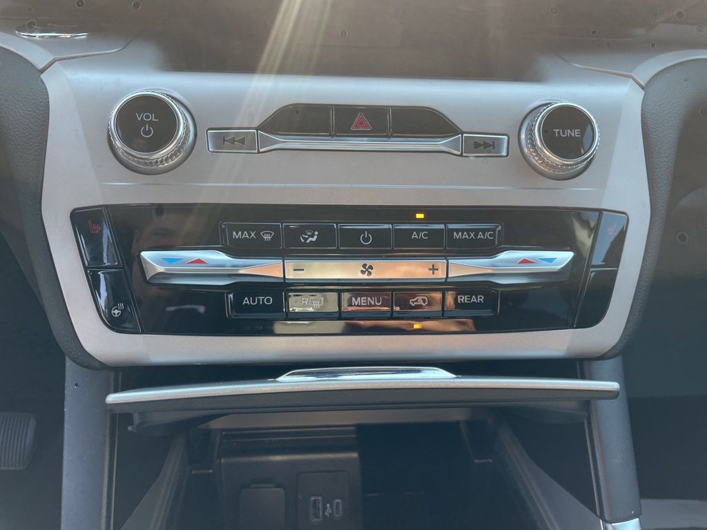 Vehicle image 25 of 26