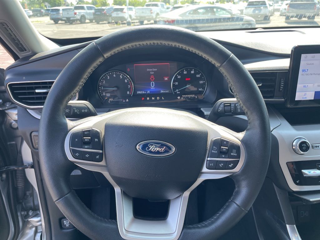 Vehicle image 23 of 26