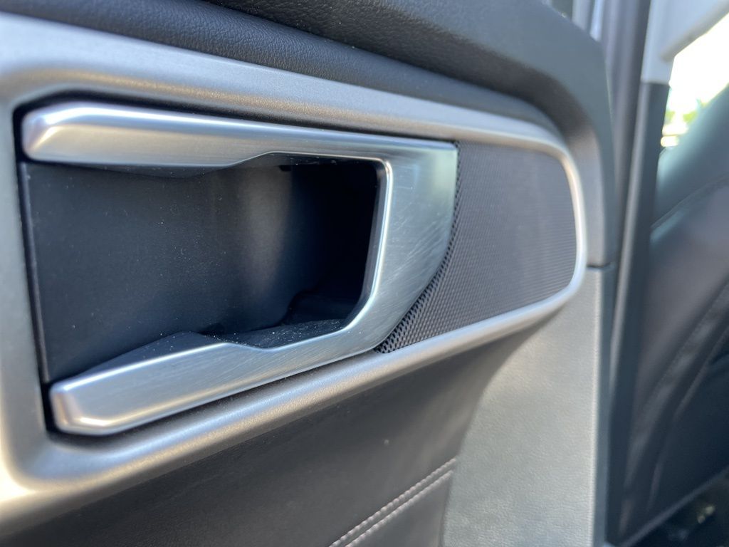 Vehicle image 24 of 26