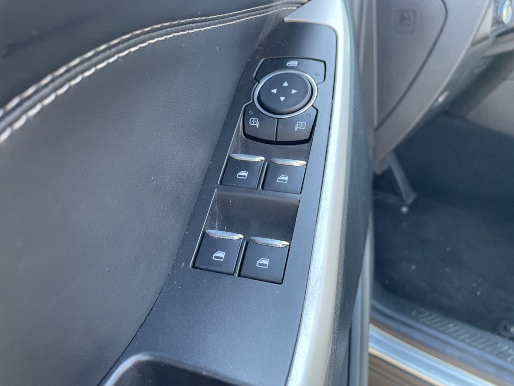 Vehicle image 21 of 26