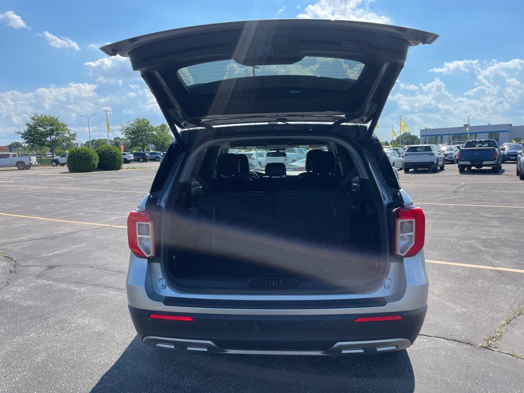 Vehicle image 12 of 26
