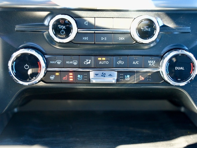 Vehicle image 23 of 45