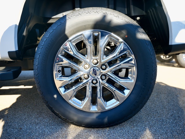 Vehicle image 41 of 45