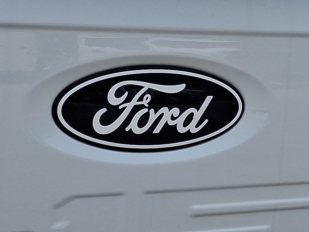 Vehicle image 8 of 12