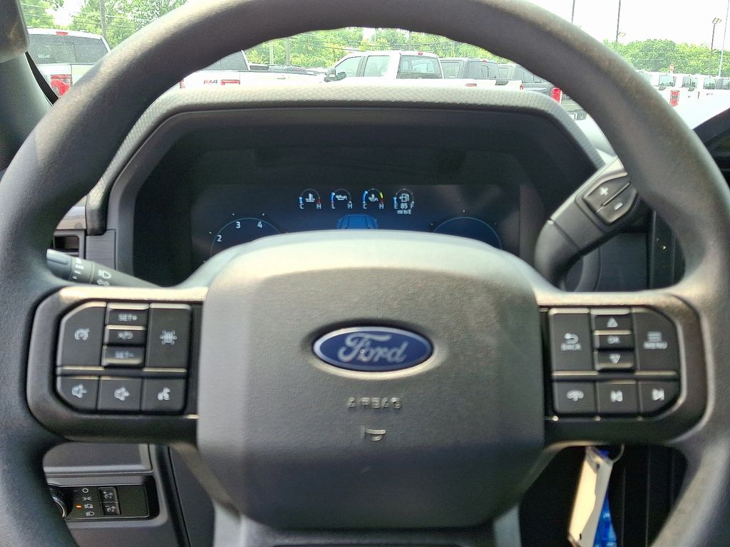 Vehicle image 10 of 12